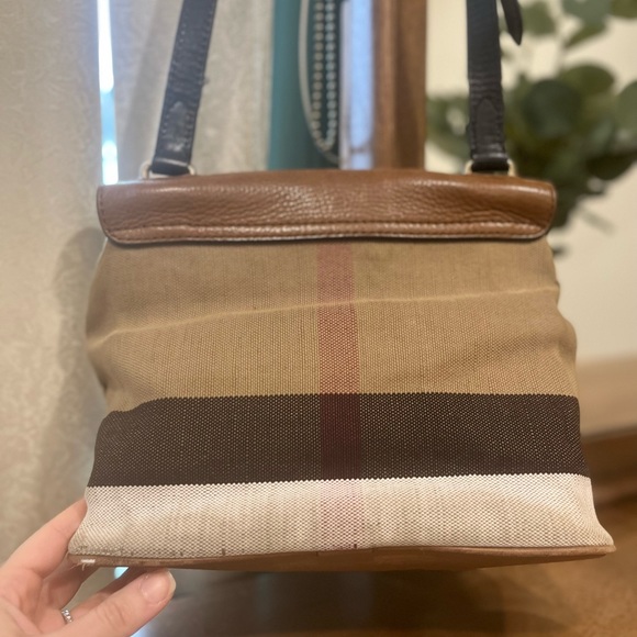 BURBERRY LONDON LARGE CHECK SHELLWOOD GOWAN MESSENGER BAG ADJUSTABLE STR… - Picture 4 of 7